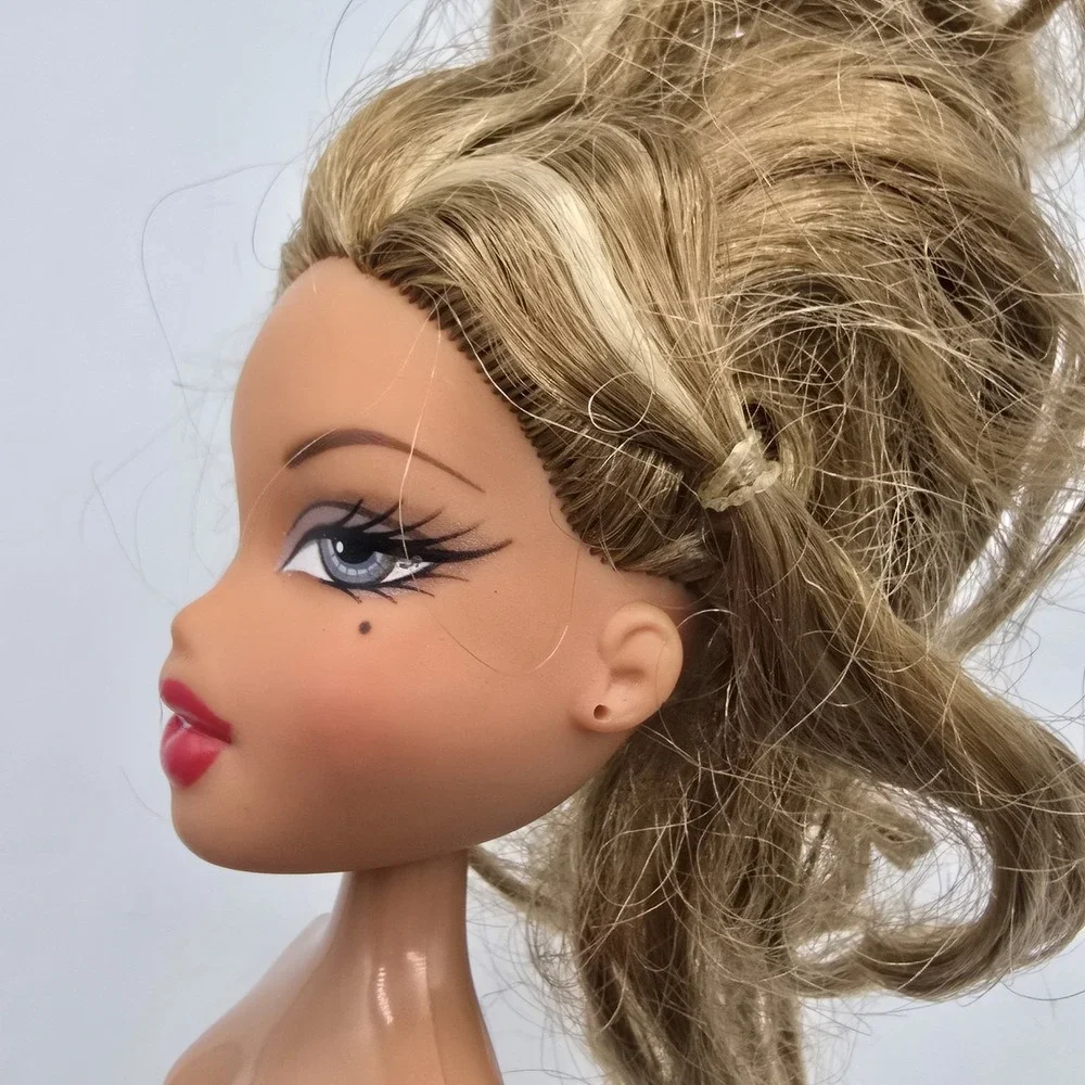 Bratz Feelin Pretty Yasmin Fashion Doll  Red Lips